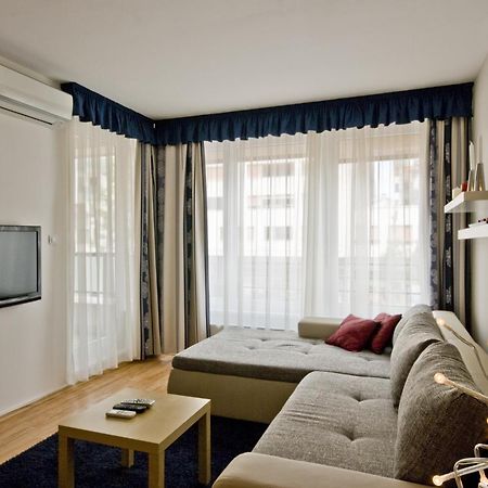 Corvin Lux Aparthotel Budapest Exterior foto
