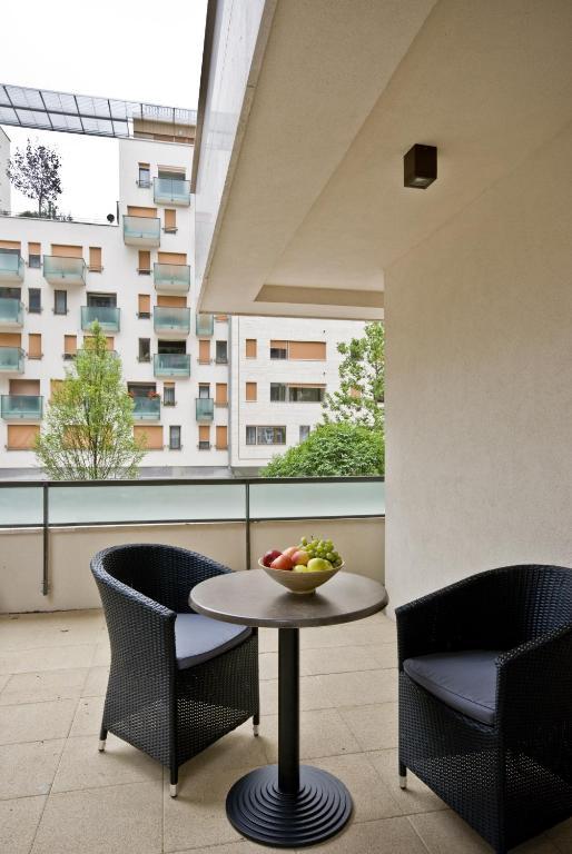 Corvin Lux Aparthotel Budapest Exterior foto