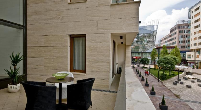 Corvin Lux Aparthotel Budapest Exterior foto