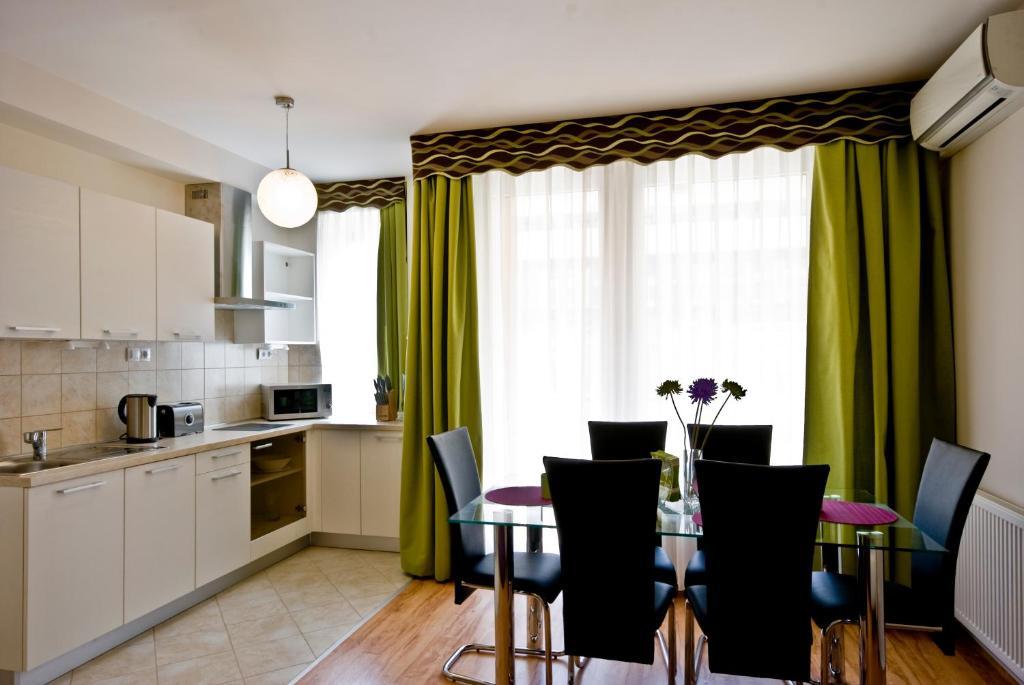Corvin Lux Aparthotel Budapest Habitación foto