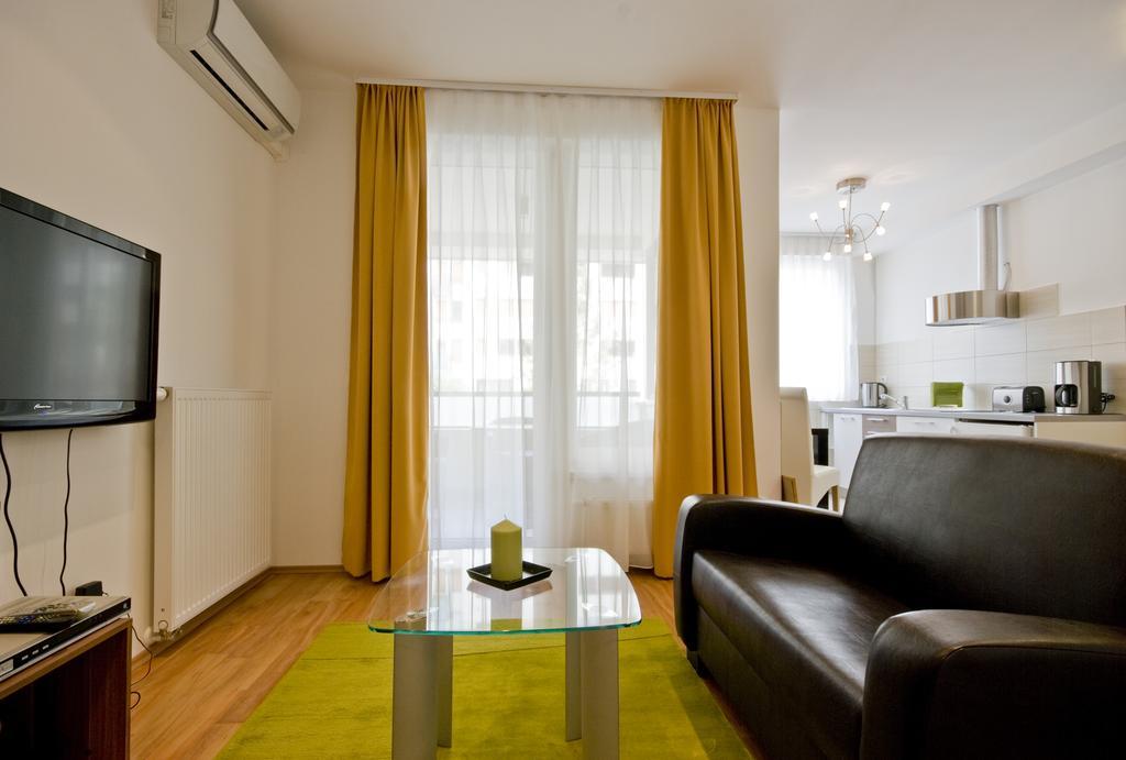 Corvin Lux Aparthotel Budapest Exterior foto