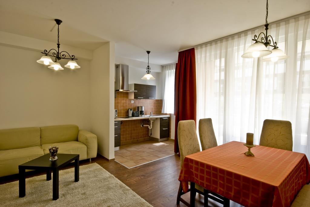 Corvin Lux Aparthotel Budapest Exterior foto