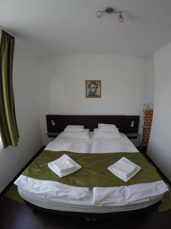 Corvin Lux Aparthotel Budapest Exterior foto