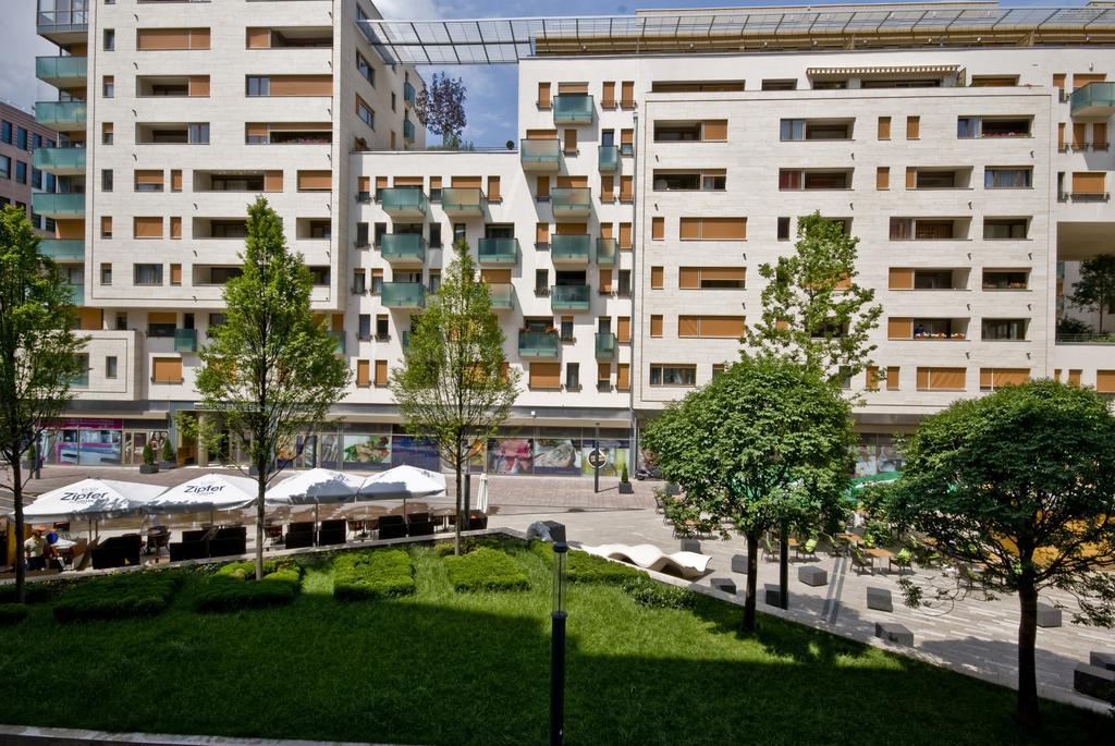 Corvin Lux Aparthotel Budapest Exterior foto